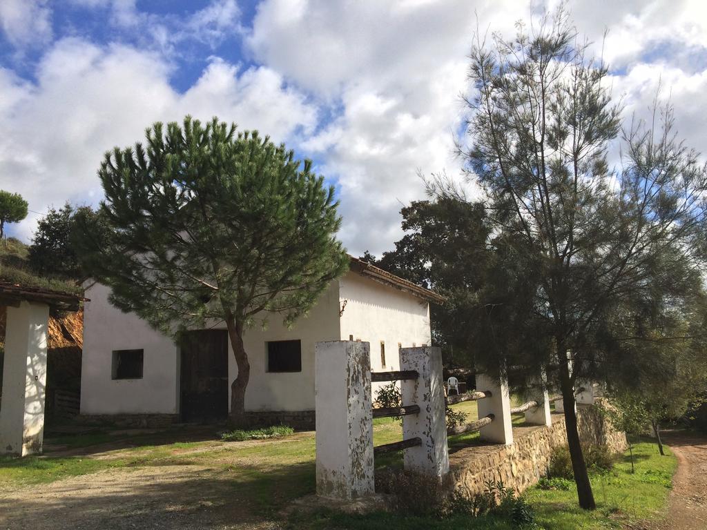 Cortijo El Berrocal Guest House กาซาญา เดลา เซียร์รา ภายนอก รูปภาพ