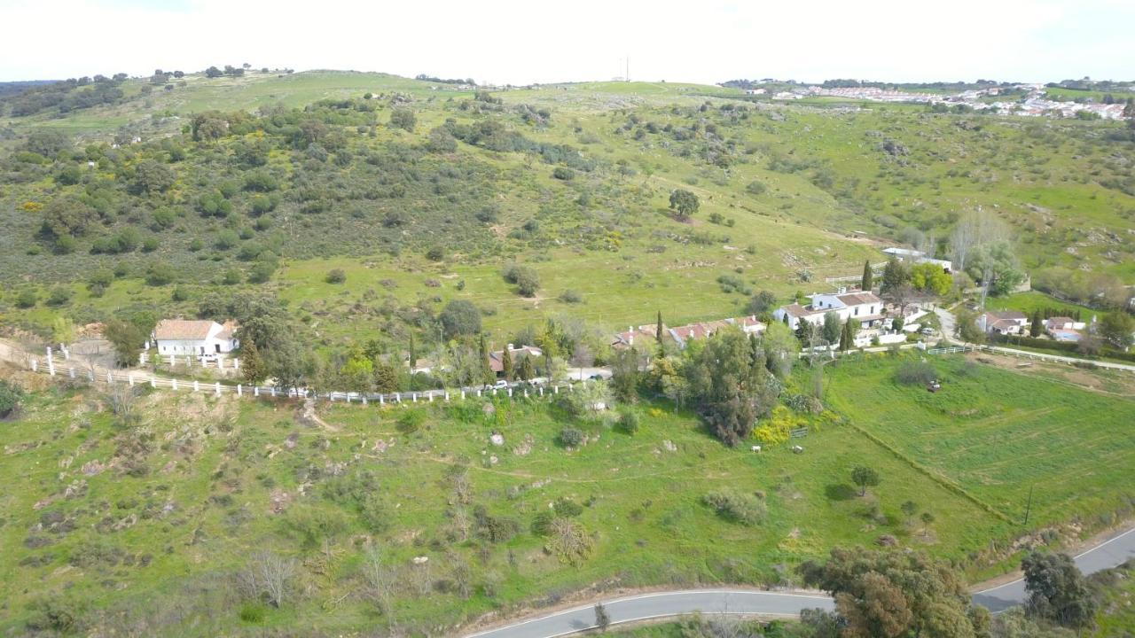 Cortijo El Berrocal Guest House กาซาญา เดลา เซียร์รา ภายนอก รูปภาพ